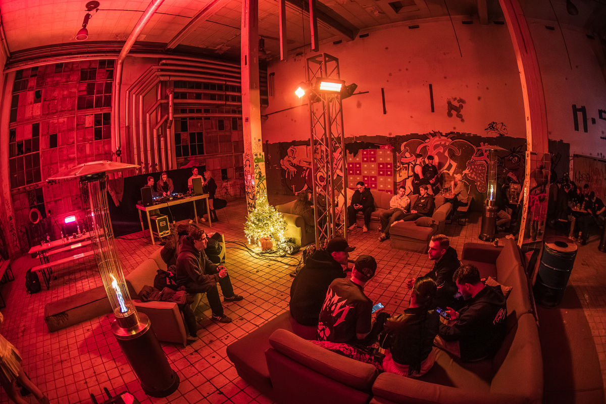 Loading... just a sec